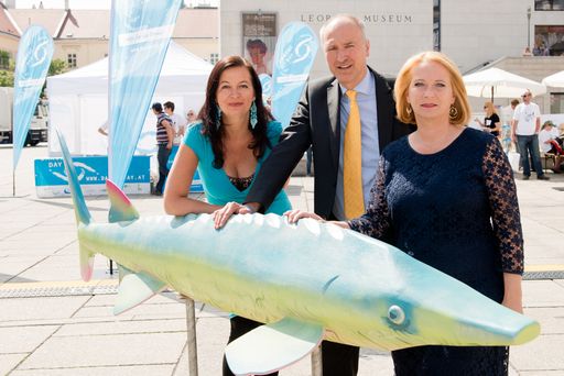 Im Bild v.l.n.r.: Umweltstadträtin Ulli Sima;
Generalsekretär des Bundesministeriums für ein lebenswertes
Österreich Reinhard Mang, Verkehrsministerin Doris Bures