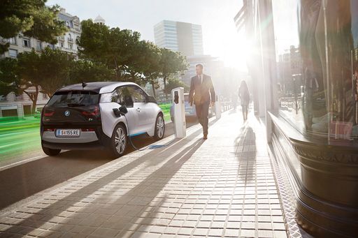  Die Komplettlösung AlphaElectric baut auf eine
umfassende, kundenspezifische Beratung auf und umfasst neben den
geeigneten E-Fahrzeugen auch die passende Ladeinfrastruktur und
umfangreiche Zusatzleistungen