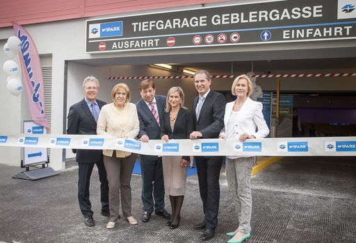  http://www.apa-fotoservice.at/galerie/5453 Im Bild
v.l.n.r.: Mag. Albin Hahn (Finanzvorstand Josef Manner & Comp AG),
Dr. Ilse Pfeffer (Bezirksvorsteherin Hernals), Dr. Kurt
Stürzenbecher (Gemeinderat), Mag. Monika Unterholzner (kaufm.
Geschäftsführerin WIPARK Garagen), DI Werner Böhm (techn.
Geschäftsführer WIPARK Garagen), Dr. Gabriele Domschitz
(Vorstandsdirektorin Wiener Stadtwerke Holding AG)