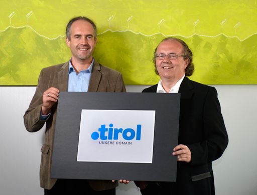 CEO Mag. Hermann Petz, Vorstandsvorsitzender Moser
Holding (re.) und Dr. Markus Kichl, Geschäftsführer punkt Tirol
präsentieren die neue Domain .tirol
