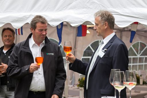  Die Geschäftsführer von Fraunhofer Austria eröffneten das
Sommerfest. Im Bild v.l.n.r.: Wilfried Sihn, Geschäftsführer
Fraunhofer Austria; Dieter Fellner, Geschäftsführer Fraunhofer
Austria