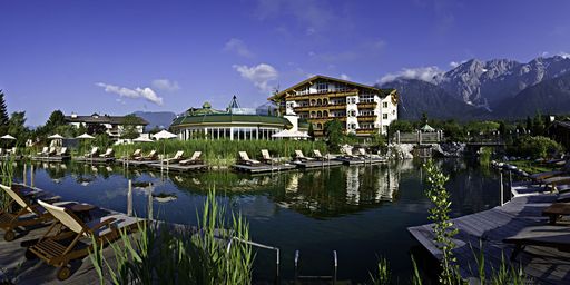  Mit dem Health & Spa Award erhält das
Alpenresort Schwarz für sein nachhaltiges Gesundheits- und
Entspannungsangebot einen der wichtigsten Branchenpreise, der von
der Agentur für Gesundheit und Wellness vergeben wird.
