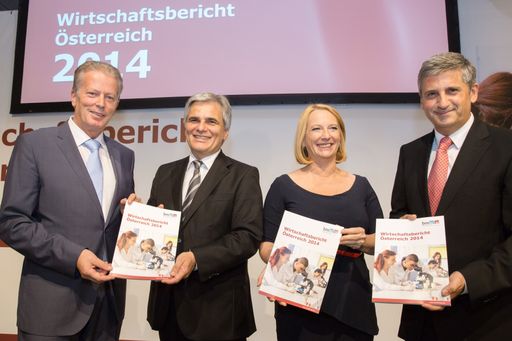 (C) photonews.at/Georges Schneider - Wien
07.07.2014 - Heute fand im Dachfoyer der Hofburg die Präsentation
des 'Wirtschaftsbericht 2014' statt. PHOTO: Bundeskanzler Werner
Faymann (2vR/SPÖ), Vizekanzler und Finanzminister Michael
Spindelegger (R/ÖVP), Wissenschafts-, Forschungs- und
Wirtschaftsminister Reinhold Mitterlehner (L/ÖVP) und
Infrastrukturministerin Doris Bures (2vR/SPÖ).