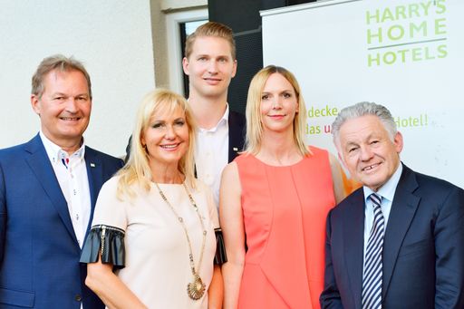  Landeshauptmann Dr. Josef Pühringer, Familie
"Harry" Ultsch, Christine Leitner (Hoteldirektorin)