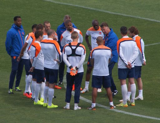  Bondscoach Louis van Gaal, Co-Trainer Patrick
Kluivert und die holländische Fußball-Nationalmannschaft beim
Training mit dem LPM-System von inmotiotec