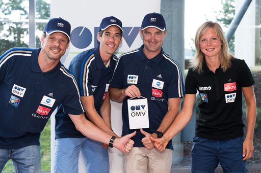  Foto: Alexander Stöckl (Head Coach), Anders Bardal (World
Champion and World Cup Winner), Clas Brede Braten (Sports Director),
Maren Lundby (beste Skispringerin Norwegens)
