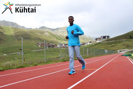 Lemawork Ketema, der Gewinner des "Wings for
Life Worldrun" nützt das Höhentraining im Kühtai zur Vorbereitung
auf anstehende Marathons und möchte sich mit einer Zielzeit von 2:14
Stunden beim Graz-Marathon für die Olympischen Spiele 2016
qualifizieren.