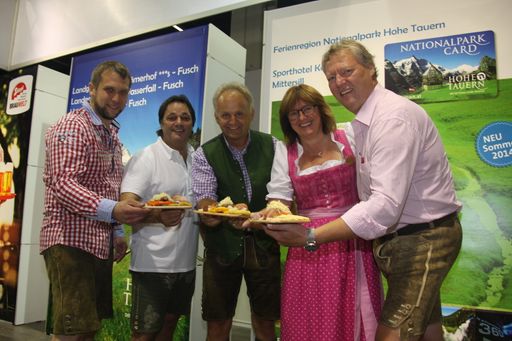  Josef Nindl (Hotel Lampenhäusl), Franz Scherer
(Hotel Römerhof), Christian Wörister (GF Ferienregion Nationalpark
Hohe Tauern GmbH), Anneliese Egger-Kogler (Sporthotel Kogler),
Wolfgang Hollaus (Landgasthof Wasserfallwirt) beim RDA in Köln.