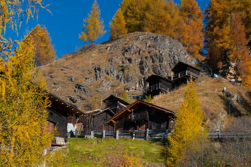 Vorschau Bild von Entlang des Apriacher Stockmühlen führt die
Etappe02 des Alpe-Adria-Trails zur festlich gedeckten Tafel im
Schloßgarten Großkirchheim.