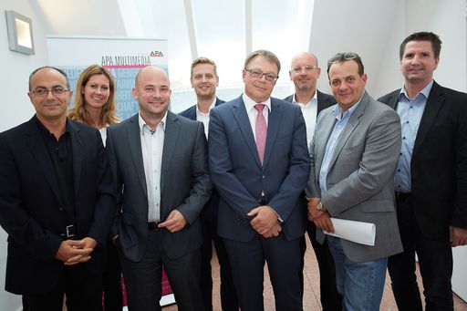 EBC - Offene Tore: Wie Firmen von der Crowd
profitieren können. Im Bild v.l.n.r.: Schahram Dustdar (TU Wien),
Cornelia Schöberl-Floimayr (Erste Bank), Daniel Scherling (Navax),
Paul Lehner (A1), Alf Netek (Kapsch), Karl-Heinz Leitner (AIT),
Thomas Stern (Moderator, Braintrust) und Gert Breitfuß (Evolaris)