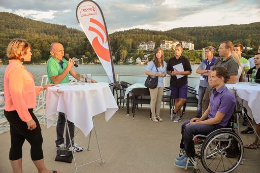 Sportminister Gerald Klug mit österreichischen Spitzenathletinnen
und Spitzenathleten im Talk
