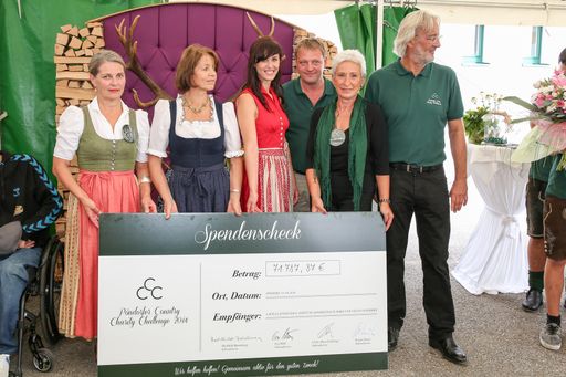  V.l.n.r.: Mag. Dr. Ulrike Mursch-Edlmayr, Mechthild
Bartolomey, Julia Neuhofer in Vertretung von Dr. Eva Höltl, Andreas
Oitner, KommR Renate Römer, Robert Riedl.