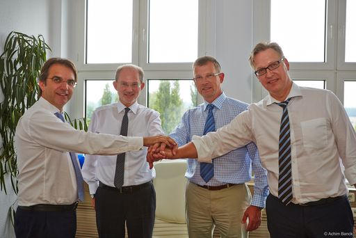  Ein Handschlag für neue Rohstoffe