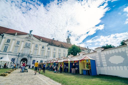 Vorschau Bild von An die 1.000 ehrenamtliche Helferinnen und Helfer
machen die KinderSommerSpiele erst möglich, viele davon sind Kinder,
etwa im Jungscharprater.’