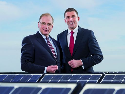 Im Bild die Generaldirektoren von Hofer: Friedhelm
Dolm (li.) und Günther Helm (re.)