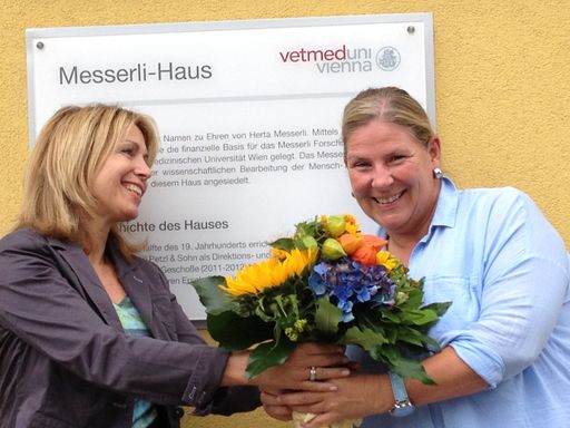  Im Bild vlnr: Univ. Prof. Dr. Erika Jensen
-Jarolim, BM a.D Senatorin Dr. Andrea Kdolsky