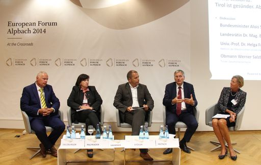 Vorschau Bild von v.l.n.r. Obmann Werner Salzburger, Tiroler Gebietskrankenkasse;
Landesrätin Dr. Mag. Beate Palfrader; Alois Vahrner, Chefredakteur,
Tiroler Tageszeitung; Bundesminister Alois Stöger; Univ.-Prof. Dr.
Helga Fritsch, Rektorin der Medizinischen Universität Innsbruck