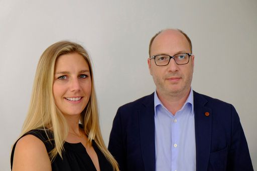  Katie Lampe, Head of Sales Operations Twitter EMEA
und Florian Magistris, Geschäftsführer Httpool Austria, präsentieren
Twitter-Werbung im Rahmen einer Roadshow bei Agenturen und
Auftraggebern in Österreich.