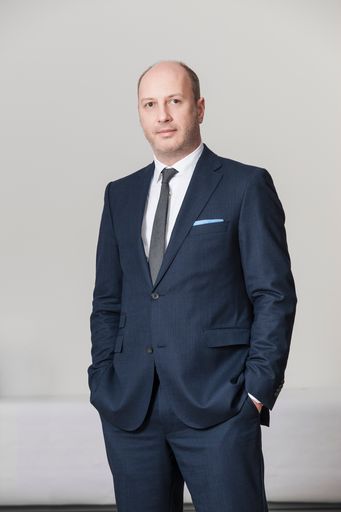 Vorschau Bild von Florian Magistris, Geschäftsführer Httpool Austria:
"Wir bei Httpool freuen uns, dass Twitter in Österreich, in der
Schweiz und in der CEE-Region auf die Kompetenzen und auf das
Netzwerk von Httpool vertraut und dass wir Agenturen, Marken und
Unternehmen bei ihren Werbekampagnen auf Twitter unterstützen
dürfen."