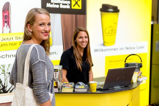 Treffpunkt für Studierende, das Yellow Cafe in der
Universität Wien