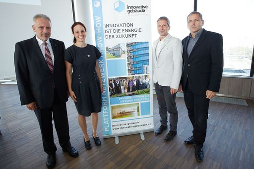  http://www.apa-fotoservice.at/galerie/5820 Im Bild
v.l.n.r. Mag. Wolfgang Pundy, Projektverantwortlicher für das
Bürogebäude der Raiffeisen-Holding Niederösterreich Wien, DI (FH) DI
DI Sarah Richter, Geschäftsführerin Innovative Gebäude, Arch. DI
Johannes Kislinger, Vorstandsvorsitzender des Dachverbands
Innovative Gebäude und Arch DI Gerhard Zweier, Innovative Gebäude
Vorarlberg