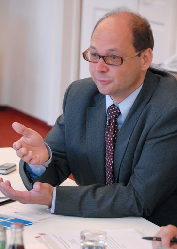 Prof Dr. Karl Wöber, Rektor der MODUL University
Vienna, lud 96 hochkarätige TourismusmanagerInnen aus 26 Nationen
zum jährlichen "TourMIS" Anwender-Workshop in die
Universitätsräumlichkeiten der internationalen Privatuniversität auf
den Kahlenberg.