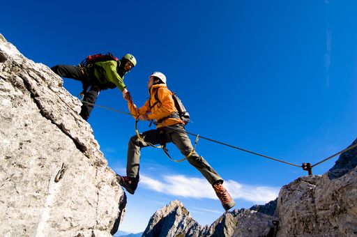 Klettern, Bouldern, Bergsteigen, Wandern,
Raften, Skitourengehen oder Mountainbiken ist doch am schönsten mit
netten Bekanntschaften.