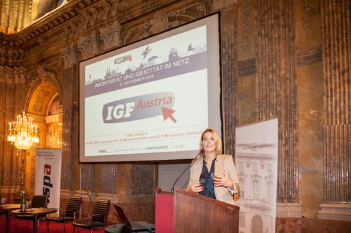  Sonja Steßl, Staatssekretärin für Verwaltung und Öffentlichen
Dienst eröffnet die von der ISPA in Kooperation mit dem
Bundeskanzleramt durchgeführte Veranstaltung IGF Austria / ISPA
Internet Summit.