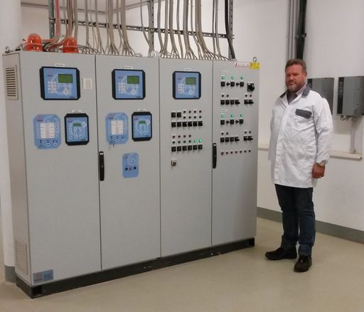  "Der Strompreis ist uns ein Anliegen. Es ist wichtig, dass die
Preise in Zukunft passen, da unser Jahresbedarf bei rund 130.000 kWh
liegt", erklärt der Geflügelbauer Franz Tatschl, der seine
Erzeugnisse über die Firma Gnaser Frischei an große Handelsketten
wie Billa und Hofer vermarktet.