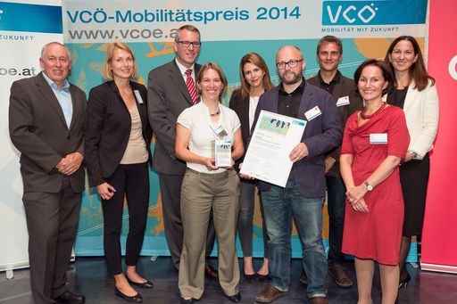 http://www.apa-fotoservice.at/galerie/5879 Im Bild:
Energieinstitut Vorarlberg und CIPRA wurden von VCÖ, bmvit, bmlfuw
und ÖBB mit dem VCÖ-Mobilitätspreis Österreich ausgezeichnet.