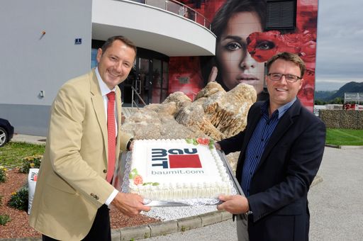 Vorschau Bild von Zum 1. Geburtstag lädt Baumit am 19.9. in der Zeit
von 9:00 bis 15:00 Uhr zum Tag der offenen Tür in das
Baustoffzentrum in Klagenfurt ein. 1 Jahr Baumit Baustoffzentrum
Klagenfurt. Im Bild v.l.n.r.: Dr. Hubert Mattersdorfer,
Geschäftsführer w&p Baustoffe GmbH.Mag. Wolfgang Marcher,
Geschäftsführer w&p Baustoffe GmbH.