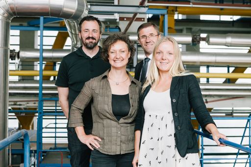  Das genossenschaftliche Gründungsmotto "Gemeinsam
geht es besser" bestätigten im Zuge eines Vernetzungstreffens im
Kraftwerk der Tabakfabrik Linz Patrick Bartos (CREATIVE REGION),
Marianne Gugler (Mitgründerin der otelo eGen), Franz Gessl
(Raiffeisenverband Oberösterreich eGen) und Karin Hufnagl
(Kreativschaffende, Mitgründerin otelo eGen).