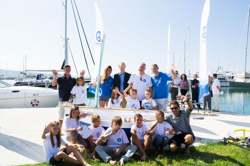 Vorschau Bild von Schiffstaufe mit Ehrengästen und Kindern der
Friedensflotte. ua Gesandter Mag. Georg Diwald von der
Österreichischen Botschaft, Kpt. Josko Berket/Marina Kastela, ehem.
Olympiasportlerin Mirna Jukic und Dr. Michael Fuchs/Vorstand und
Flottenleitung.