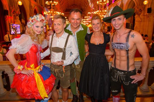 Im Bild v.l.n.r: Oliver Pocher, Gerhard Schilling,
Michaela Klein