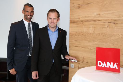  http://www.apa-fotoservice.at/galerie/5758 Im Bild
vlnr: Mag. Thomas Schwabl (Markeagent.com) und DI Georg Himmelstoß
(DANA)