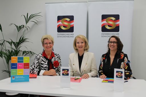 v.l.n.r: Bildungs-Expertin und Autorin Christine
Mitterlechner M.Ed., BO-Stv. Abg. Mag. Gertrude Aubauer, GS-Stv.
Susanne Walpitscheker