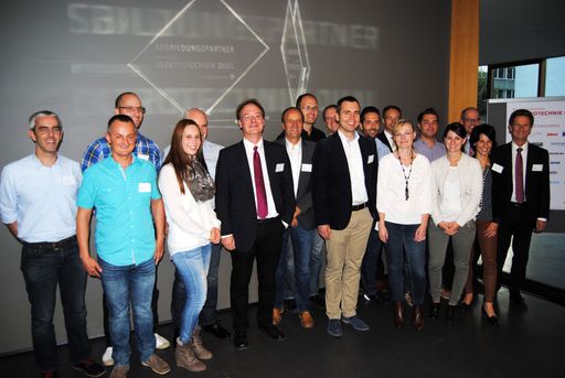 Unternehmenspartner des neuen Studiengangs
Elektrotechnik Dual bei einem Vernetzungstreffen in Dornbirn.