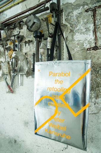  Parabol Art Magazine "The retooling issue" Foto: www.evakees.com