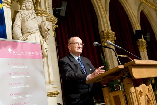 Preisträger 2013: Der kürzlich verstorbene Wiener
Physiker und Mathematiker Walter Thirring.