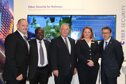 v.l.n.r.): - Alexander Szönyi: Sales Manager
Domestic - John Kojo Ampia-Addison, BSc: Software Developer - DI Dr.
Alfred Veider: VP, Country Director & CEO - Ing. Alzbeta Helienek,
BSc: Product Manager - Ing. Mag. Hannes Boyer: Director Marketing &
Sales, Defence & Security