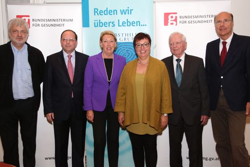 http://www.apa-fotoservice.at/galerie/5856 Im Bild
vlnr.: Karl Öllinger (Politiker und selbst Betroffener), Univ.Prof.
Dr. Thomas Szekeres (Präsident der Ärztekammer für Wien), Helga
Thurnher (Präsidentin der Selbsthilfe Darmkrebs), BM Dr.in med.univ.
Sabine Oberhauser (Bundesministerin für Gesundheit), Univ.Prof. DDr.
Harald zur Hausen (Deutsches Krebsforschungszentrum DKFZ,
Heidelberg, Nobelpreisträger für Medizin 2008), Univ.Prof. Dr. Heinz
Ludwig (Wilhelminenkrebsforschungsinstitut, Wilhelminenspital, Wien)
