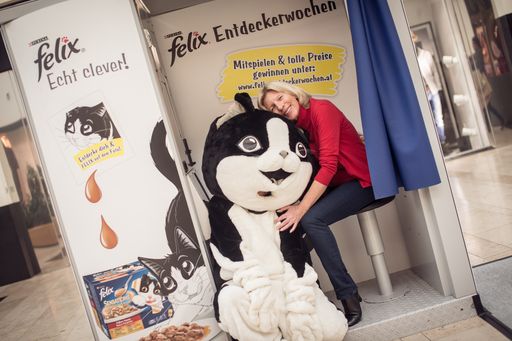 Vorschau Bild von Brigitte ist amüsiert über ihre Begegnung mit
Felix: "Ich bin ein lebensfroher Mensch und daher für jeden Spaß zu
haben. Dass es sich um eine versteckten Kamera handelt, daran hätte
ich überhaupt nicht gedacht."