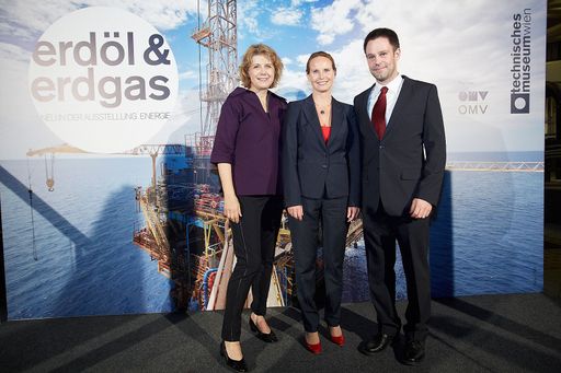 http://www.apa-fotoservice.at/galerie/5981 Im Bild
v.l.n.r.: Direktorin Gabriele Zuna-Kratky (TMW), DI Dr. Sonja Böhme,
Head of OMV Corporate Sustainability und Bernhard Schmidt (TMW)