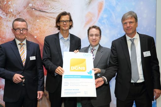 Vorschau Bild von REWE International AG Zentrallager West erhält
Zertifikat in Gold bei EXPO REAL in München