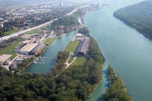  Nur zehn Autominuten von Wien entfernt ist eine in
Europa einzigartige Halbinsel für Investoren bereit.