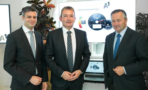 http://www.apa-fotoservice.at/galerie/5936 Im Bild
v.l.n.r.: : Thomas Arnoldner, Vorstandsvorsitzender von
Alcatel-Lucent in Österreich, Marcus Grausam, A1 Technikvorstand,
und Hannes Ametsreiter, Generaldirektor A1 und Telekom Austria
Group, präsentieren G.fast.