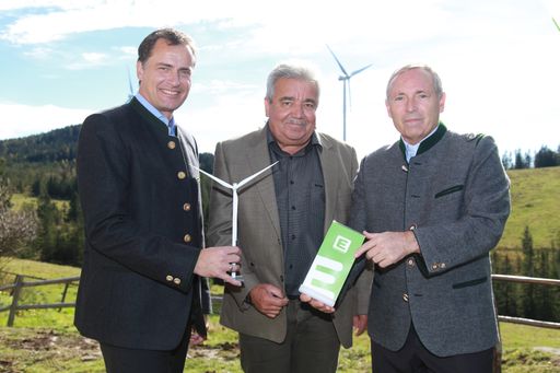 DI Olaf Kieser, Vorstandsdirektor Energie
Steiermark, Bürgermeister Franz Farmer (Kloster) und DI Christian
Purrer, Vorstandssprecher Energie Steiermar. (v.l.n.r.).