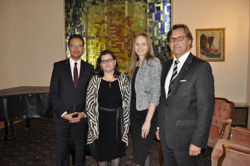 Im Bild V.l.n.r.: KommR. Andreas Werner,
Aufsichtsratsvorsitzender Lyoness Group AG; Nina Passegger, Director
Lyoness Child & Family Europe; I.E. Botschafterin Silvia Davidoiu;
CDW-Präsident KommR. Josef Vuzem