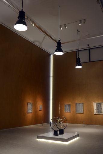 Vorschau Bild von Ausstellungsansicht "Alberto Giacometti. Pionier
der Moderne, Ausstellung Leopold Museum, Wien. Einblick in die
Ausstellung, im Mittelpunkt: Giacomettis "Wagen" ("The Chariot").
Skulpturen: (C) Alberto Giacometti Estate/Bildrecht, Wien 2014 Foto:
(C) Leopold Museum/APA-Fotoservice/Bargad