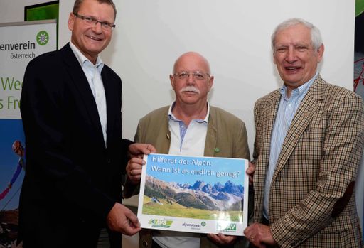 Um Umweltsünden und Auswüchsen in der
Landschaftserschließung entgegenzutreten, werden die Alpenvereine in
Österreich (ÖAV), Deutschland (DAV) und Südtirol (AVS) ihre
Zusammenarbeit noch stärker forcieren.